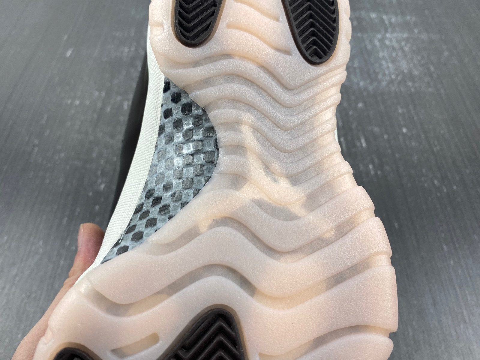 air jordan 11 wmns "neapolitan" ar0715-101