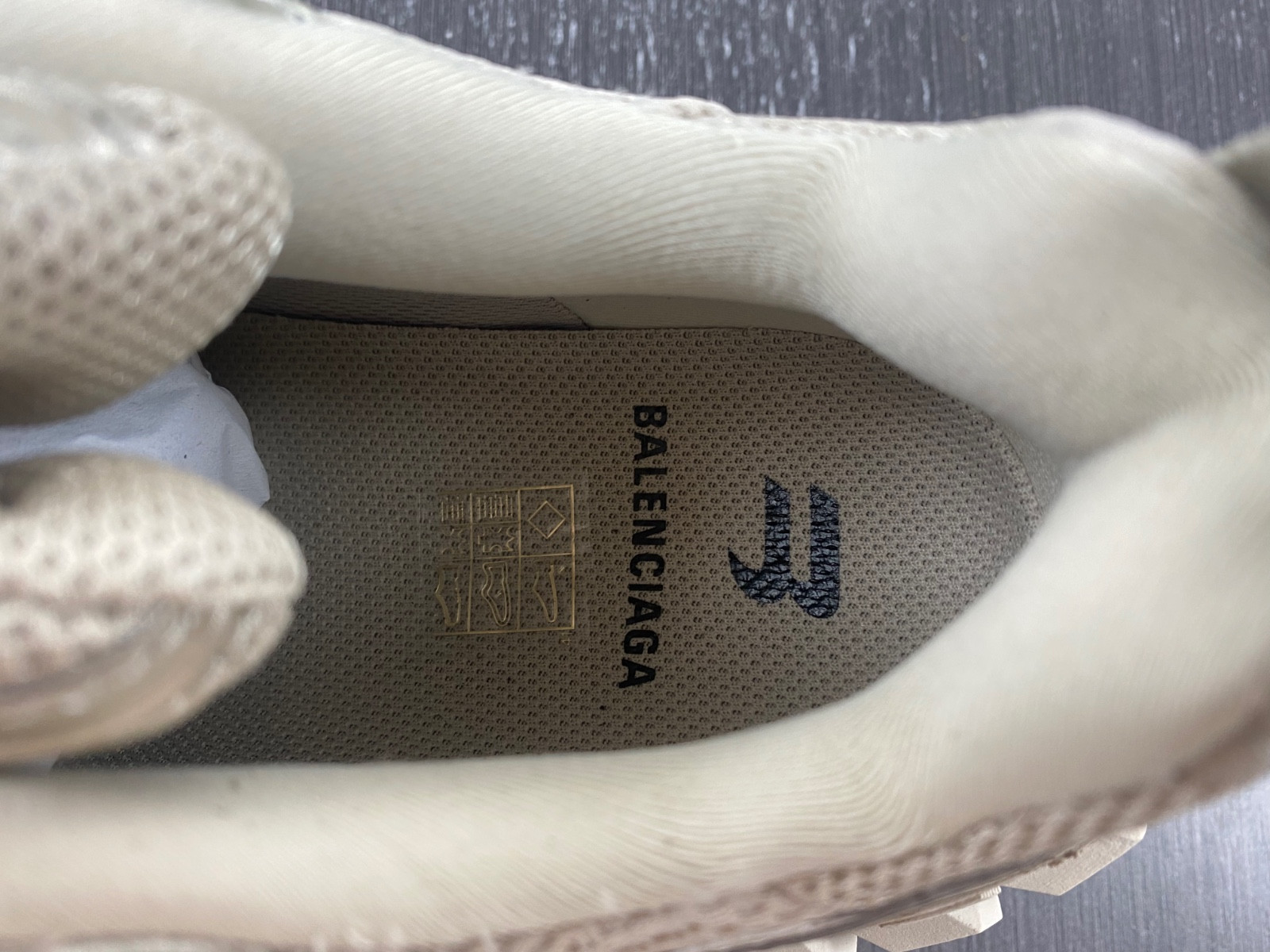 Ba*len*cia*ga defender sneaker