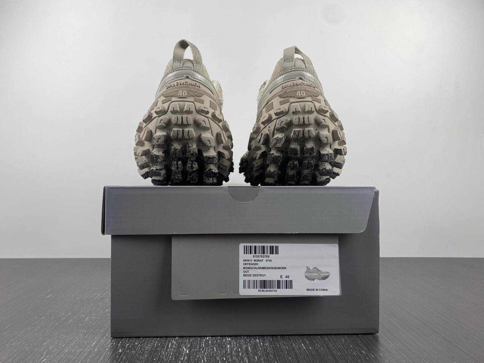 Ba*len*cia*ga defender sneaker