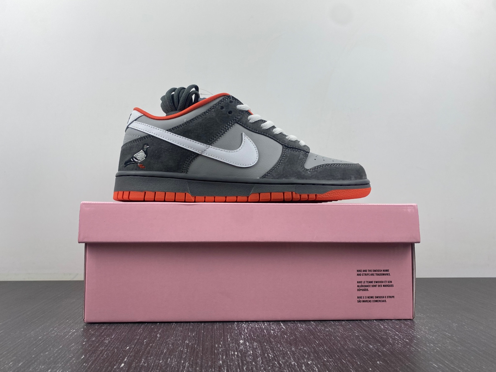 nike sb dunk low staple nyc pigeon 304292-011