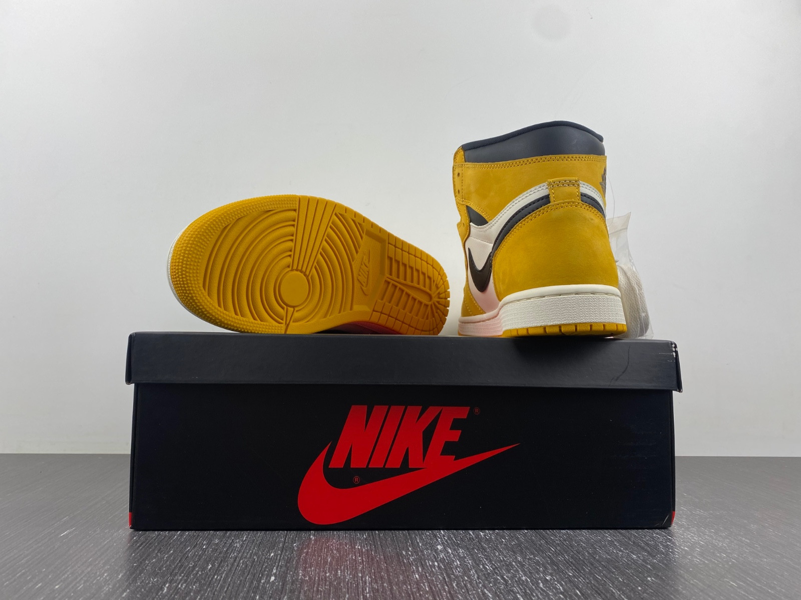 air jordan 1 high og “yellow ochre” dz5485-701