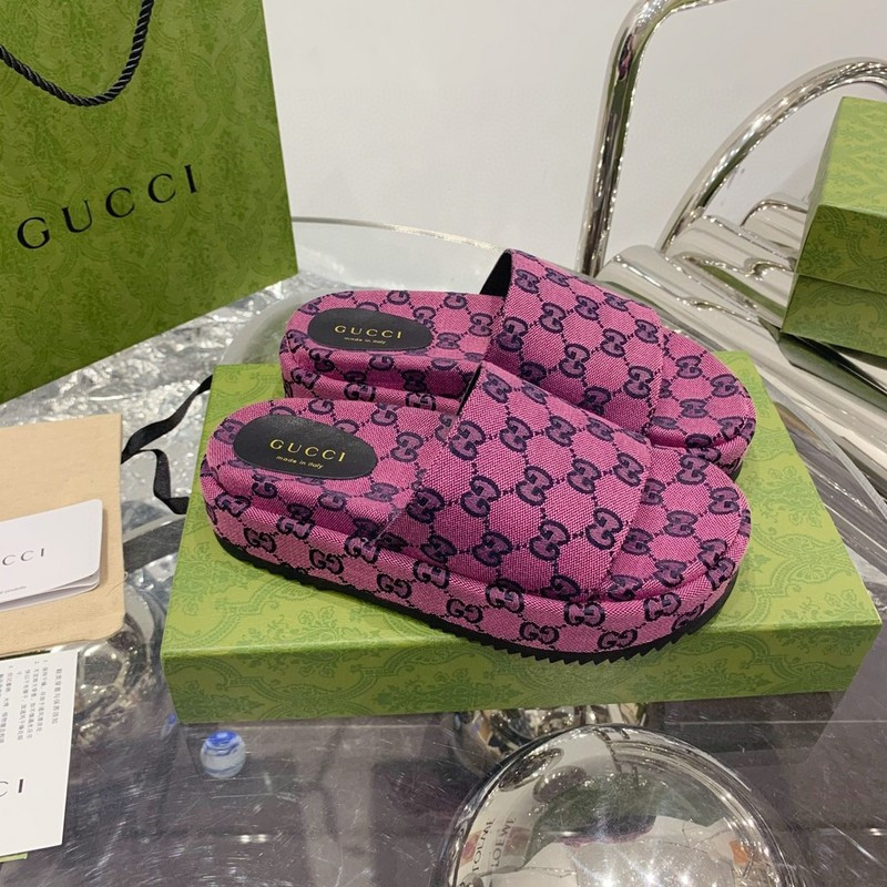 G*u*i sneaker pink with duck