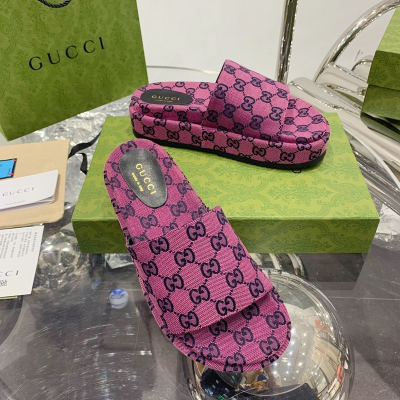 G*u*i sneaker pink with duck