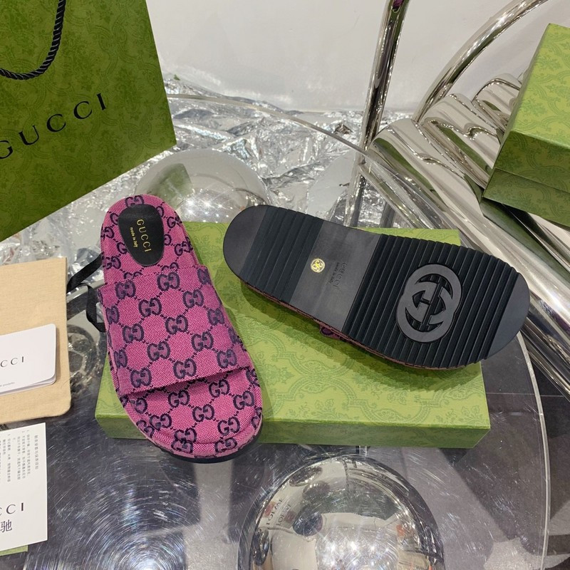 G*u*i sneaker pink with duck