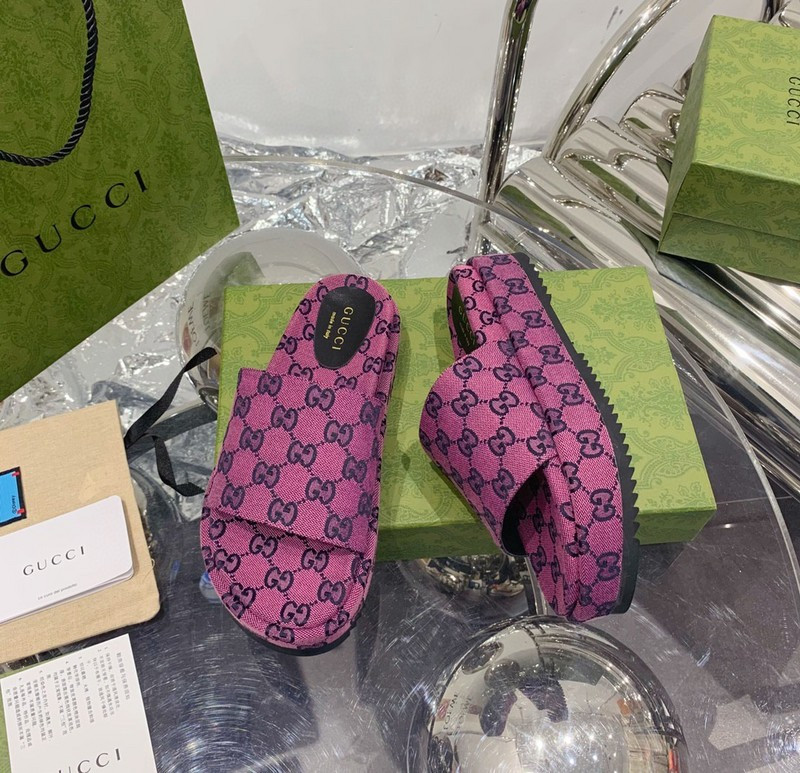 G*u*i sneaker pink with duck