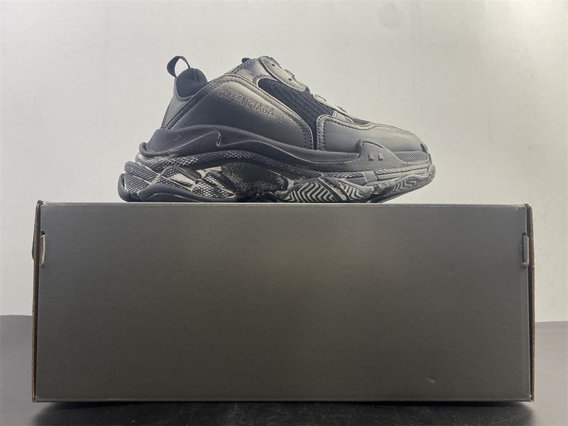 Ba*len*cia*ga triple s black sneaker