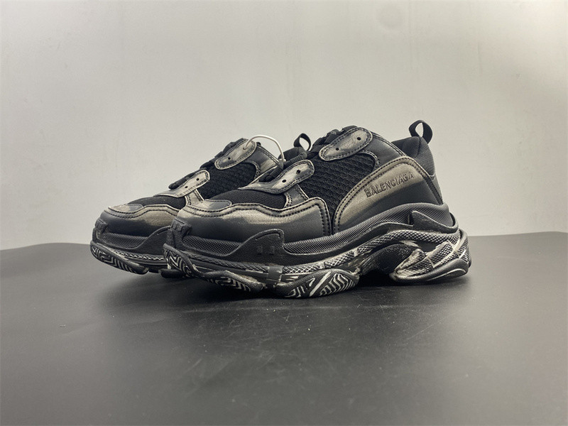 Ba*len*cia*ga triple s black sneaker