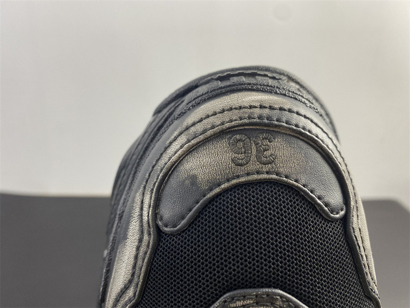 Ba*len*cia*ga triple s black sneaker