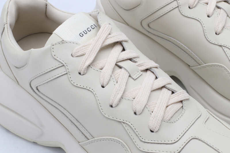 G*u*i ace embroidered low-top sneaker all white