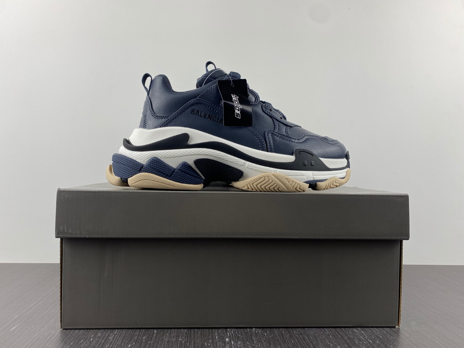 Ba*len*cia*ga triple s