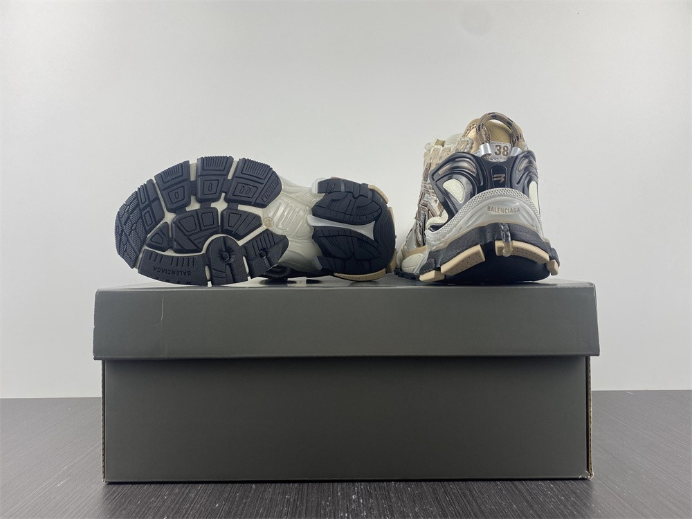 Ba*len*cia*ga runner sneaker