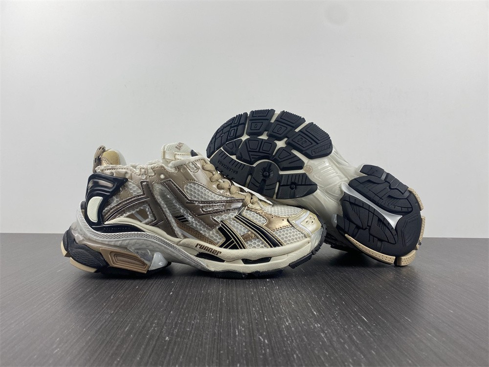 Ba*len*cia*ga runner sneaker