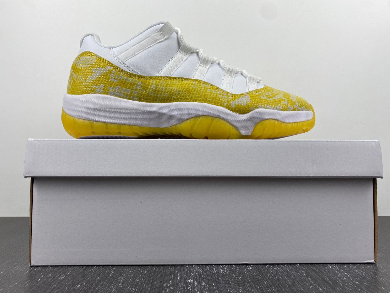 air jordan 11 low wmns “yellow snakeskin” ah7860-107