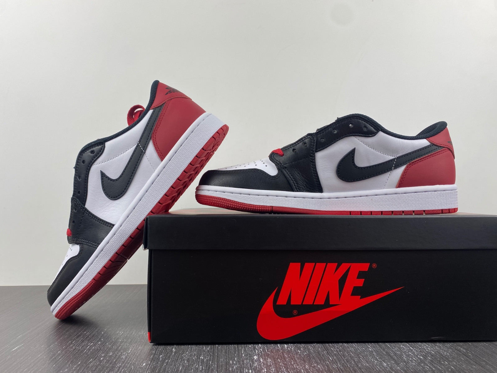 jordan 1 retro low og black toe - cz0790-106