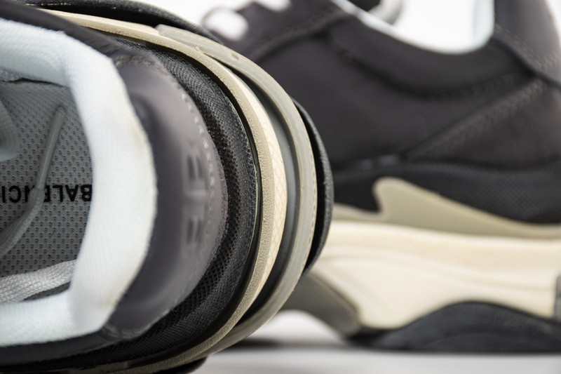 Ba*len*cia*ga triple s 2.0 536737w09011259