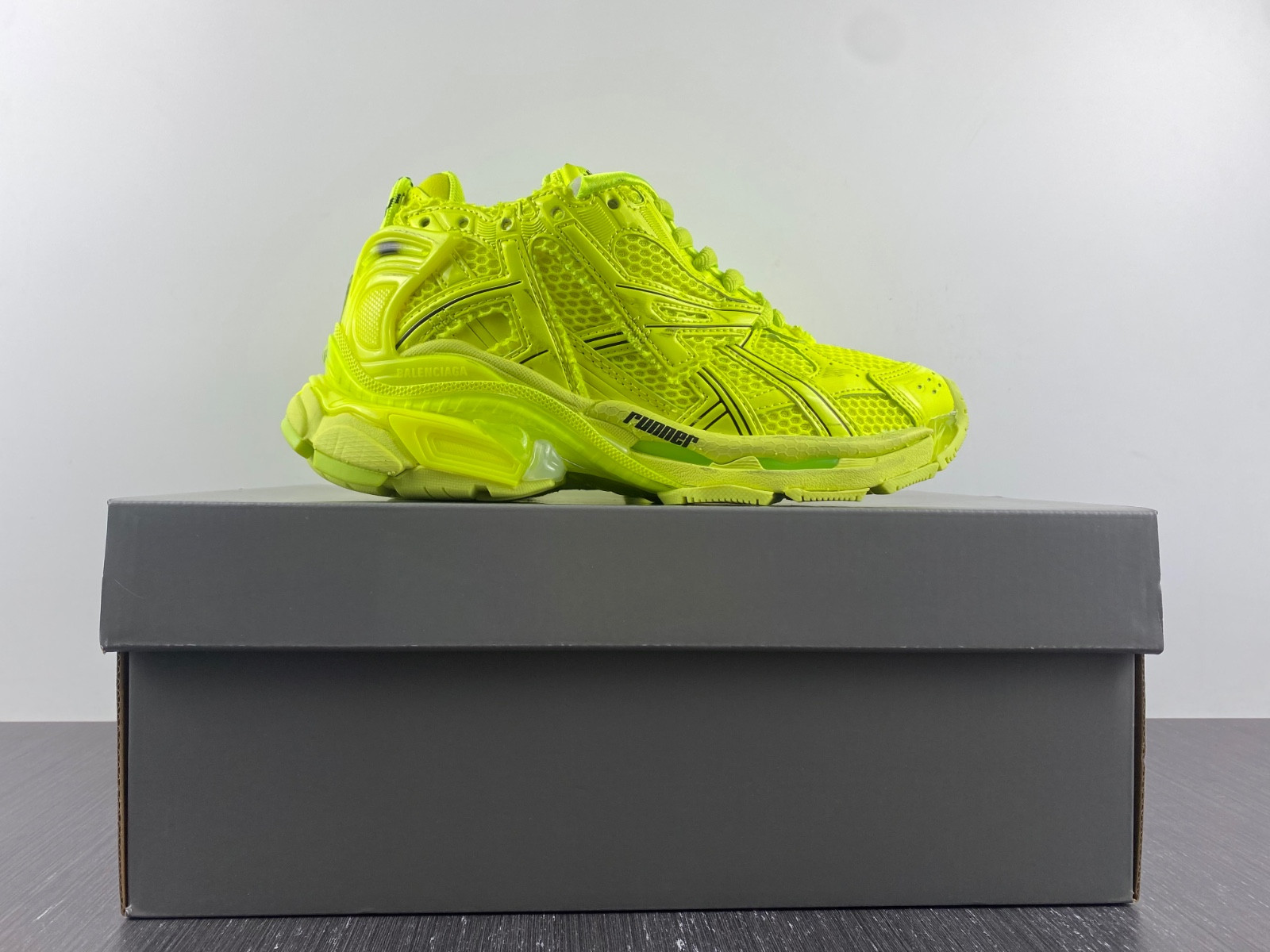 Ba*len*cia*ga 7.0 runner sneaker