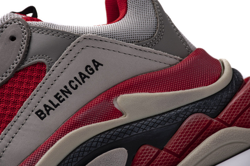 Ba*len*cia*ga triple s