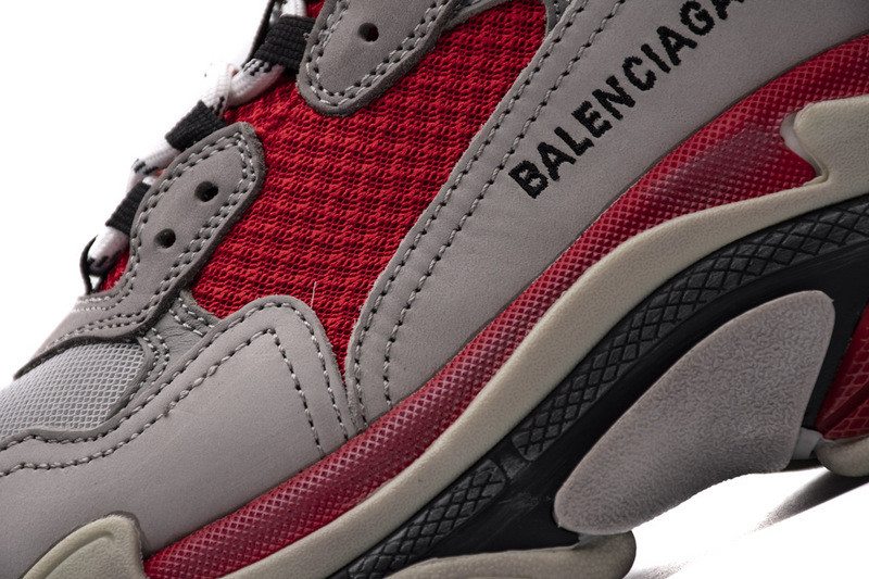 Ba*len*cia*ga triple s