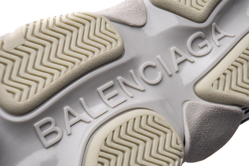 Ba*len*cia*ga triple s