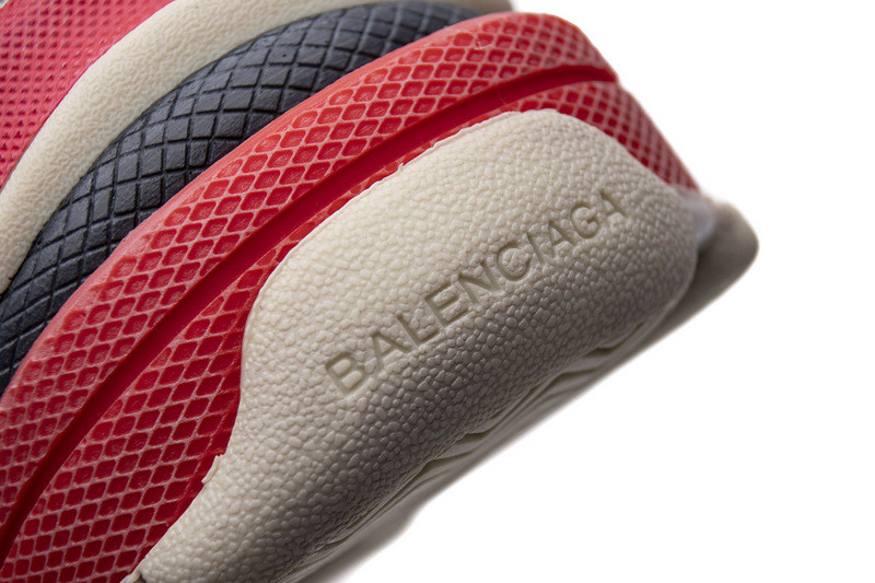 Ba*len*cia*ga triple s