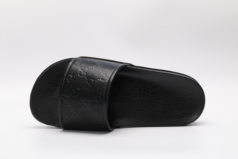 G*u*i slides all black