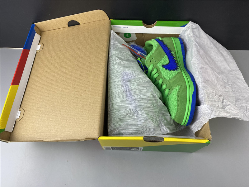 dead x nike sb dunk low“ green bear” cj5378-300