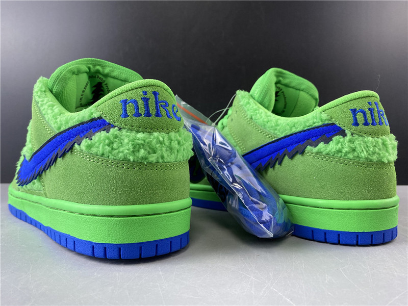 dead x nike sb dunk low“ green bear” cj5378-300