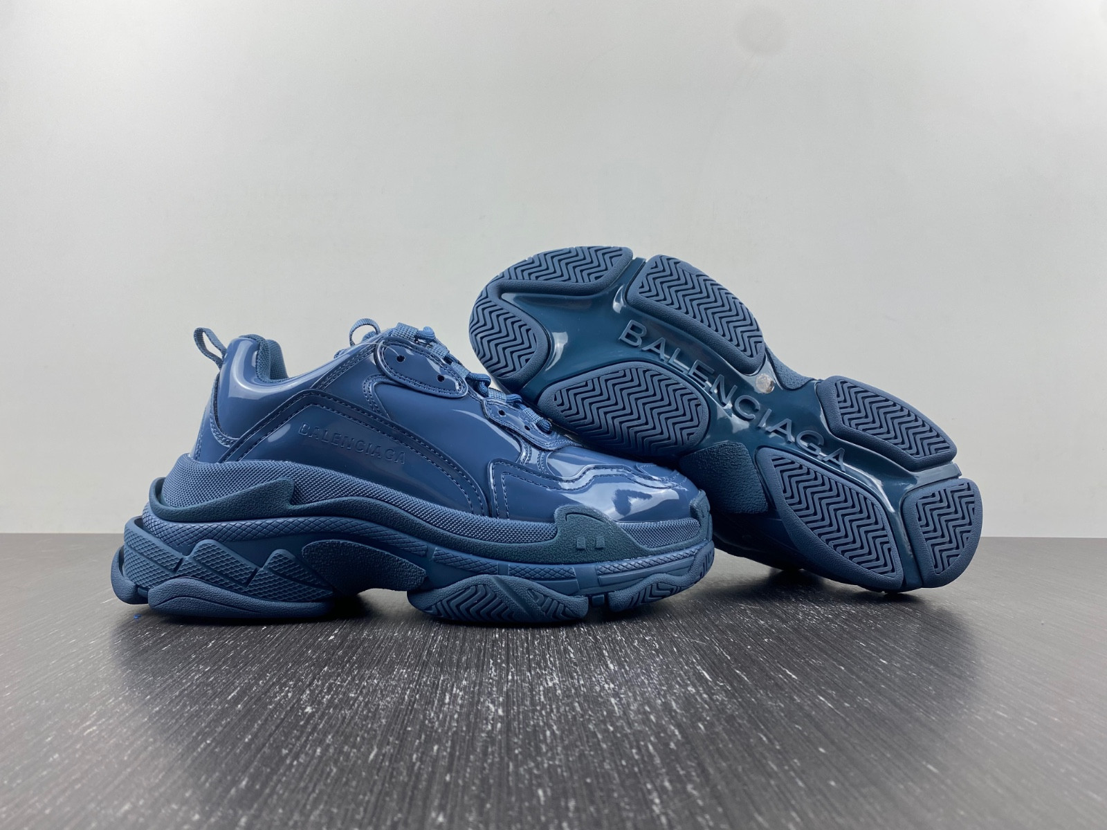 Ba*len*cia*ga triple s