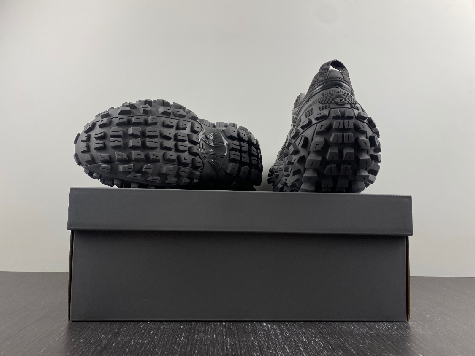 Ba*len*cia*ga defender sneaker