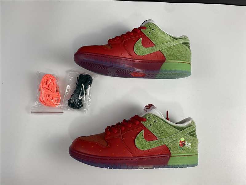 nike sb dunk low “strawberry cough cw7093-601