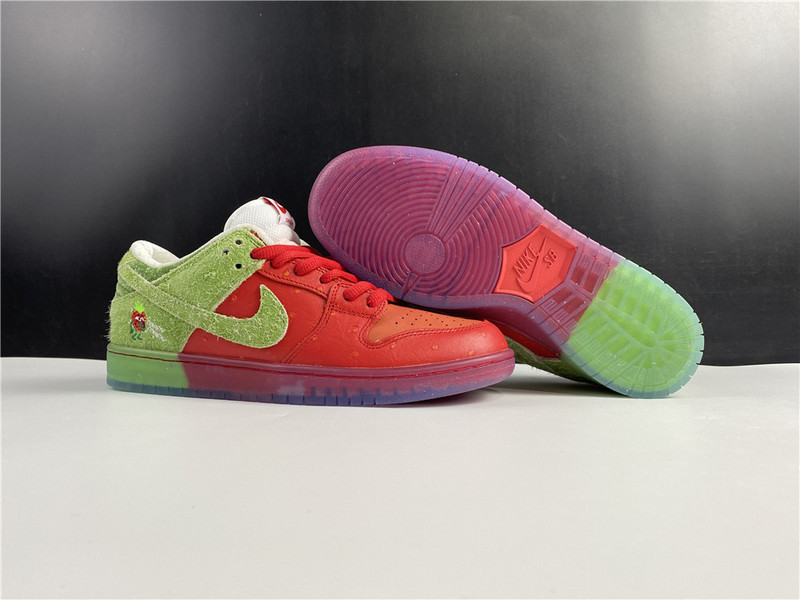 nike sb dunk low “strawberry cough cw7093-601