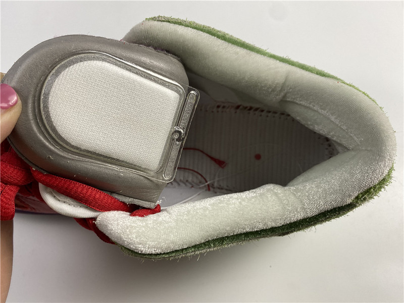 nike sb dunk low “strawberry cough cw7093-601