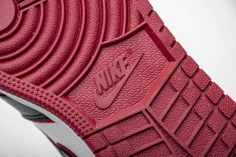 jordan 1 retro high bloodline 555088-062
