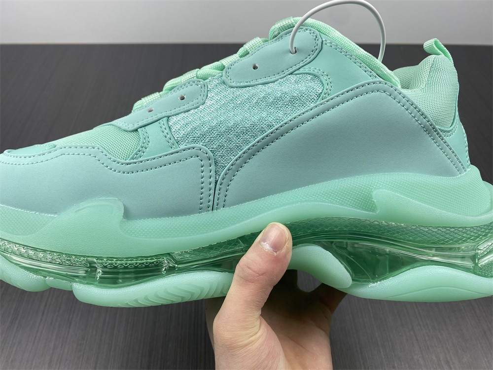 Ba*len*cia*ga triple s