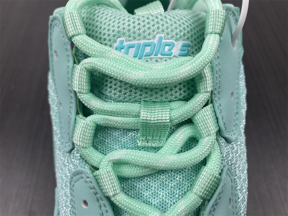 Ba*len*cia*ga triple s