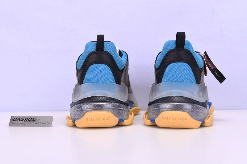 Ba*len*cia*ga triple s