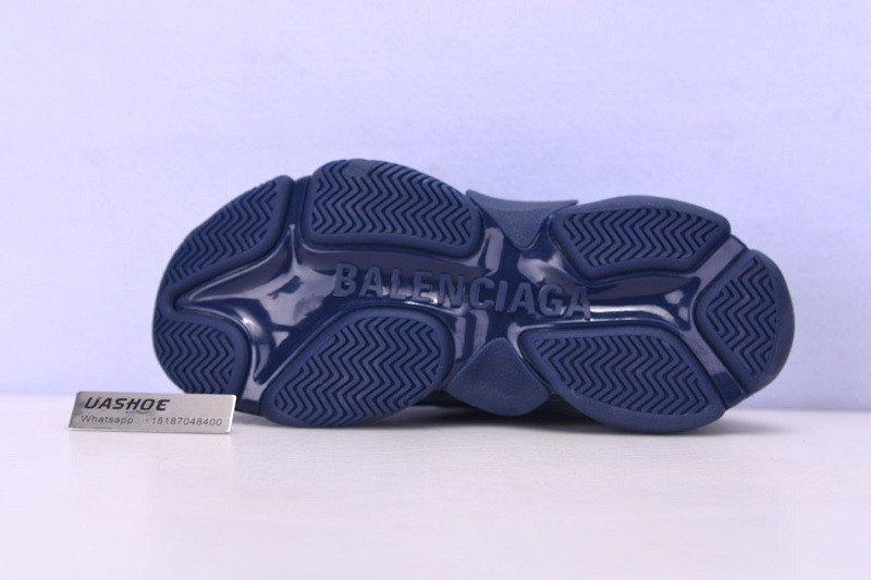 Ba*len*cia*ga triple s