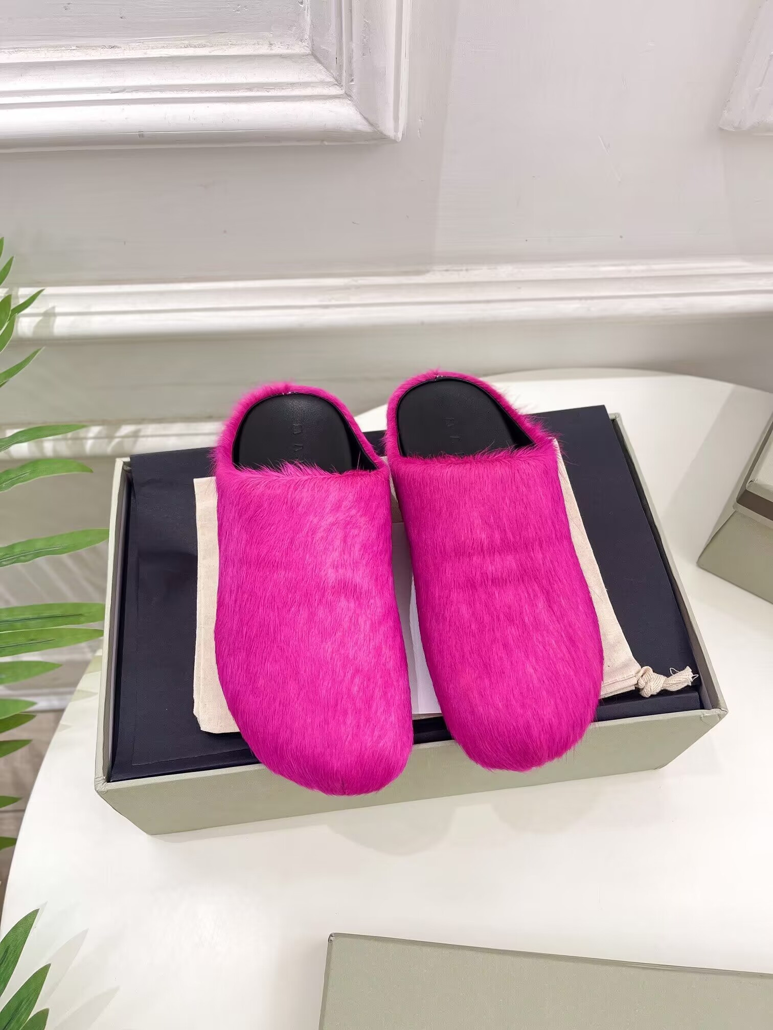 Ma*n1 pink fussbett sabot loafers