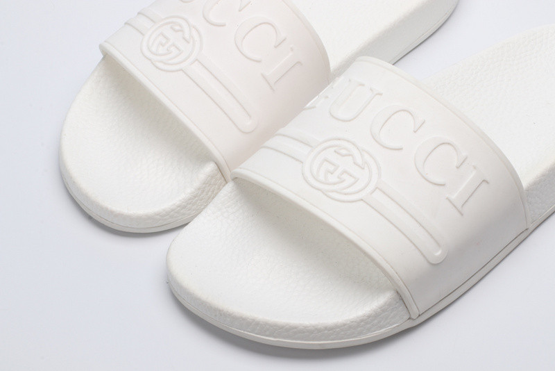 G*u*i slides all white