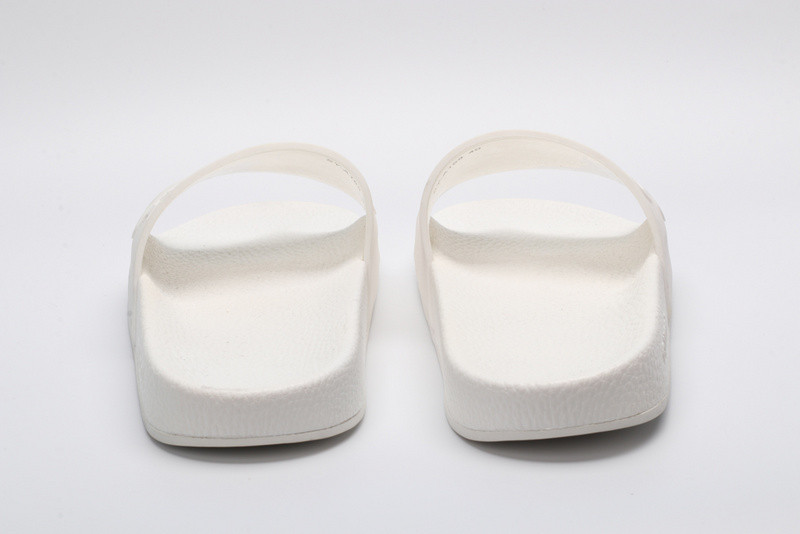 G*u*i slides all white