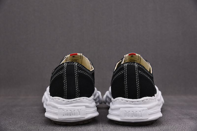 mmy sneaker 002