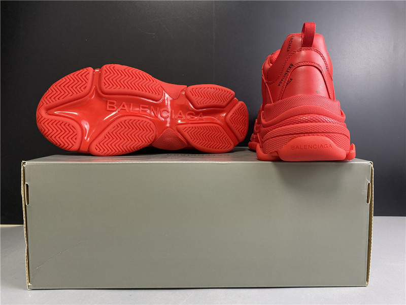 Ba*len*cia*ga triple s