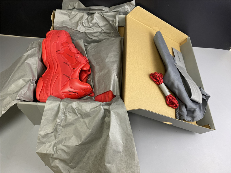 Ba*len*cia*ga triple s