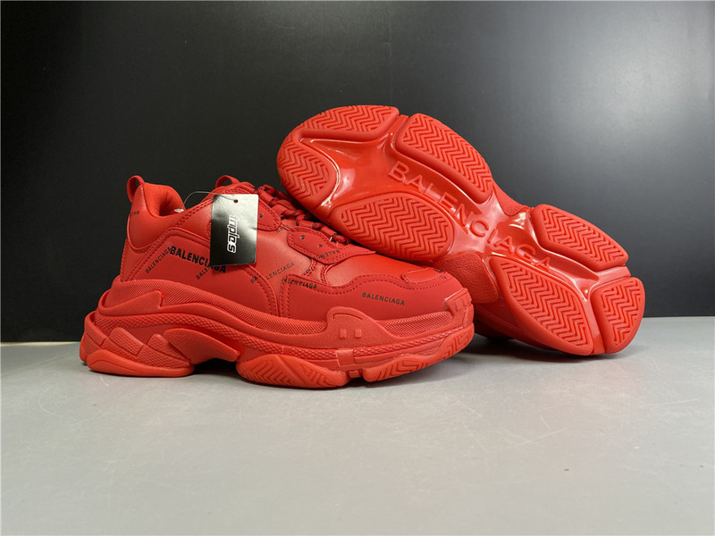 Ba*len*cia*ga triple s