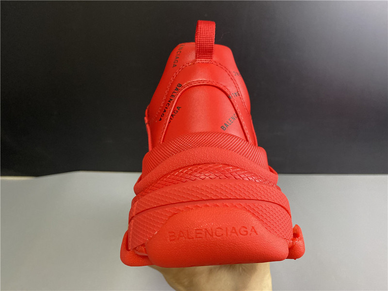 Ba*len*cia*ga triple s