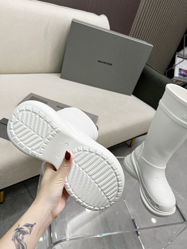 Ba*len*cia*ga croc rubber rain boots white