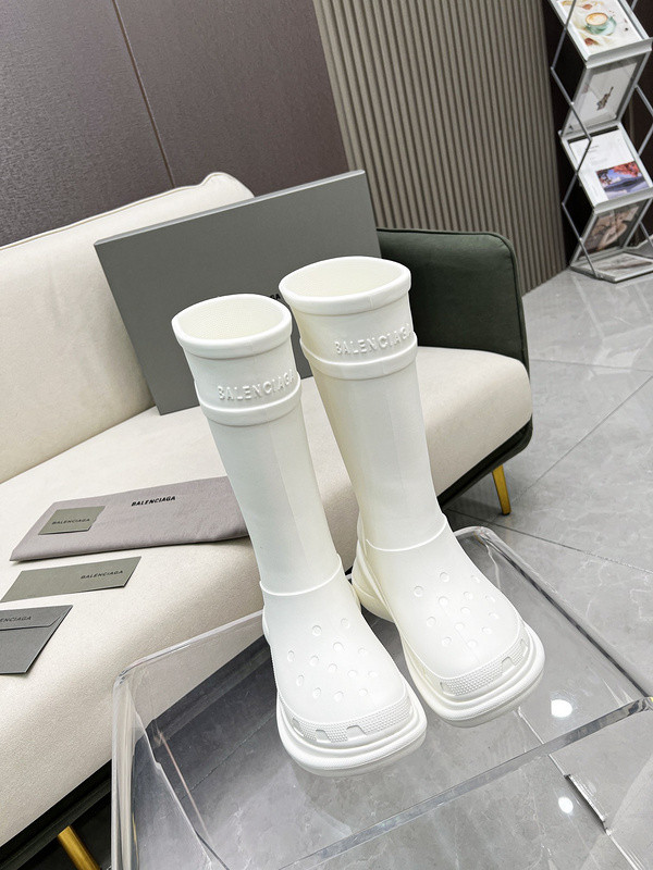 Ba*len*cia*ga croc rubber rain boots white