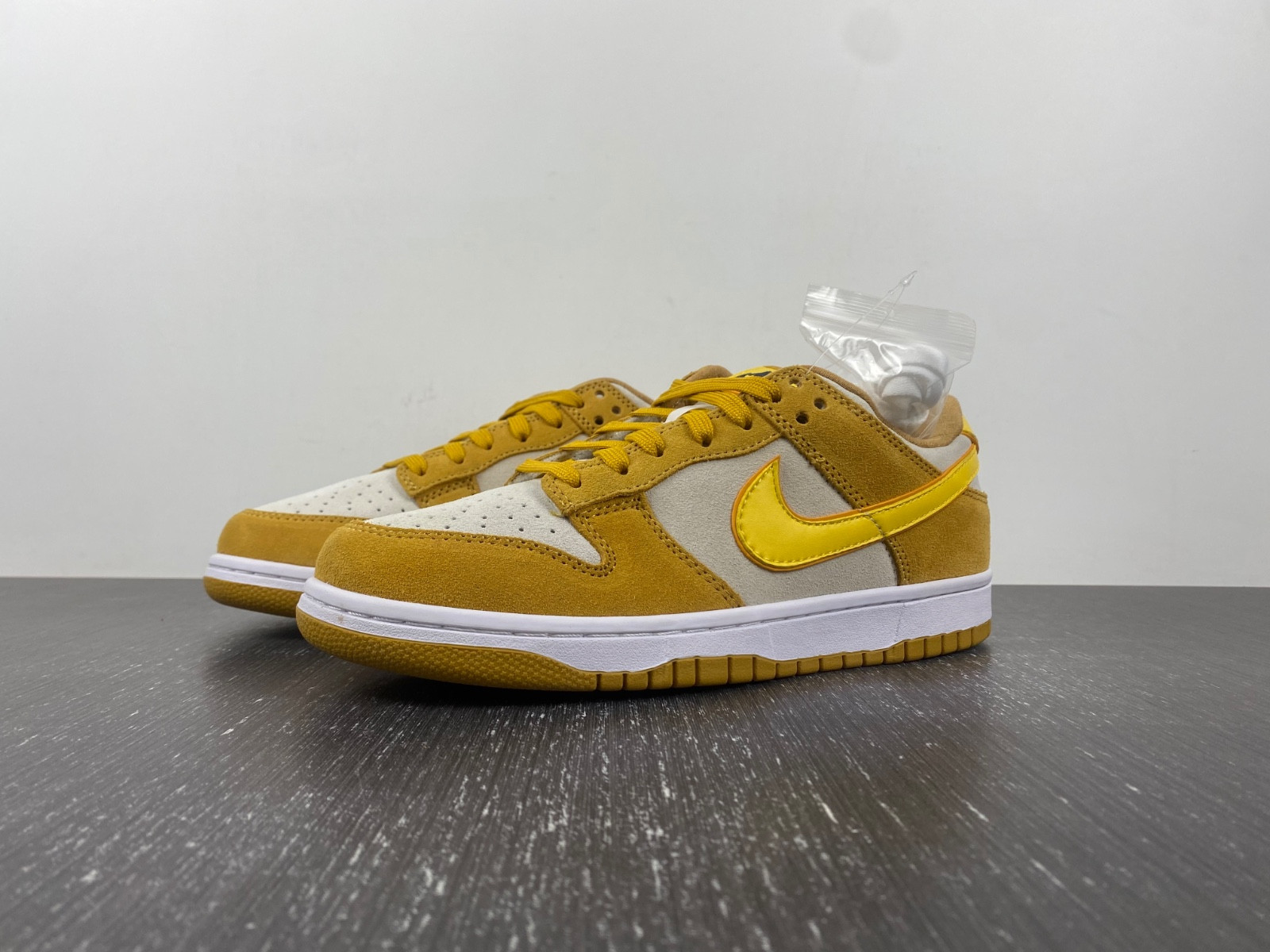 nike dunk low celestial gold suede (women''s) dv7411-200