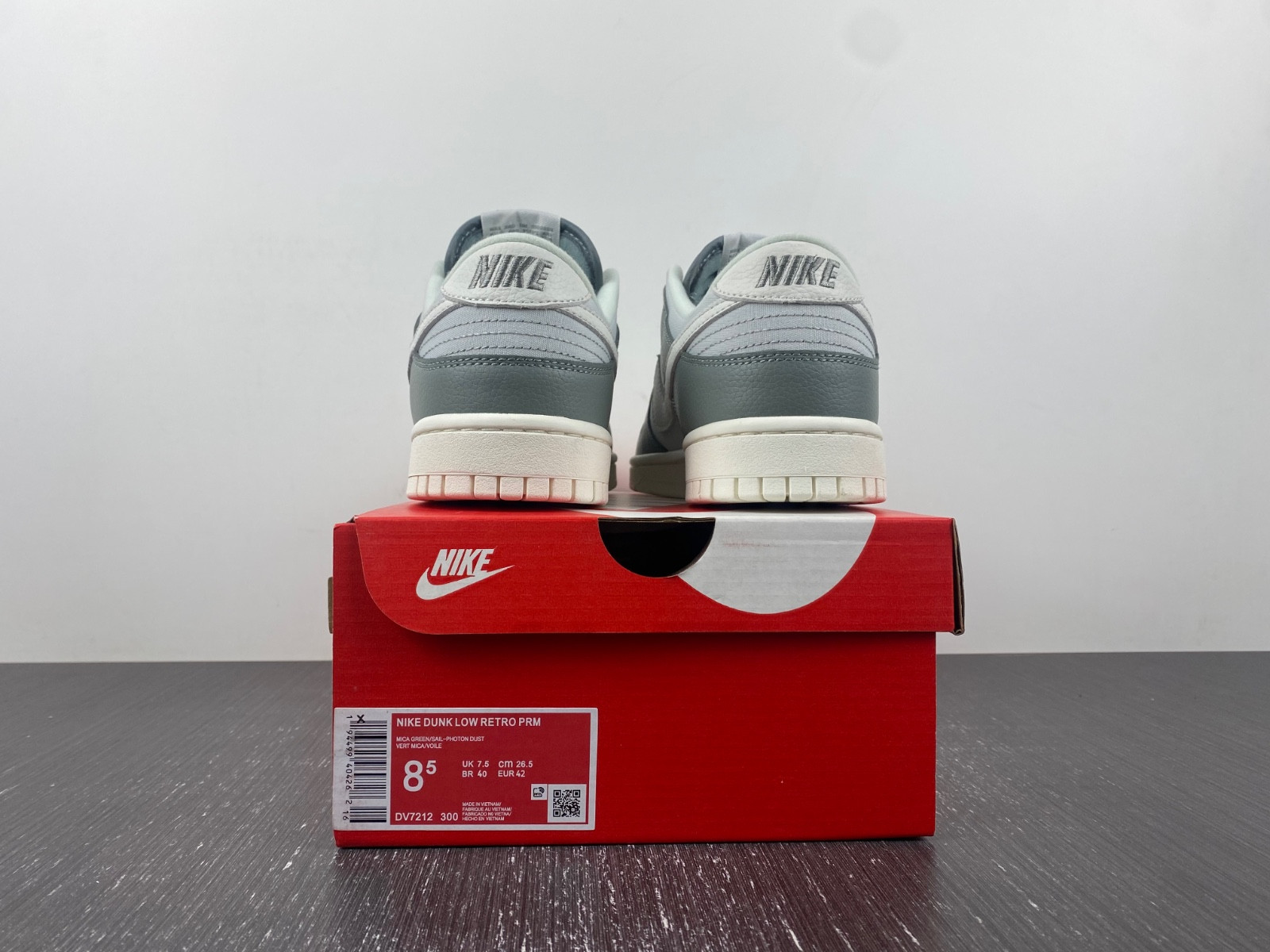 nike dunk low mica green men