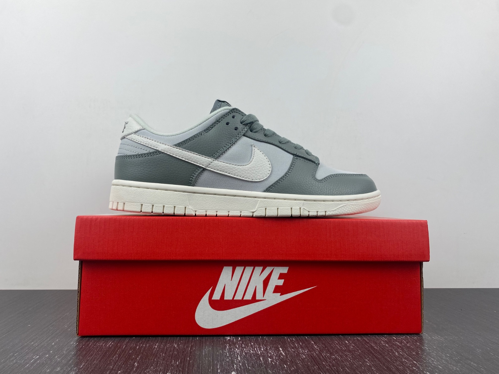 nike dunk low mica green men